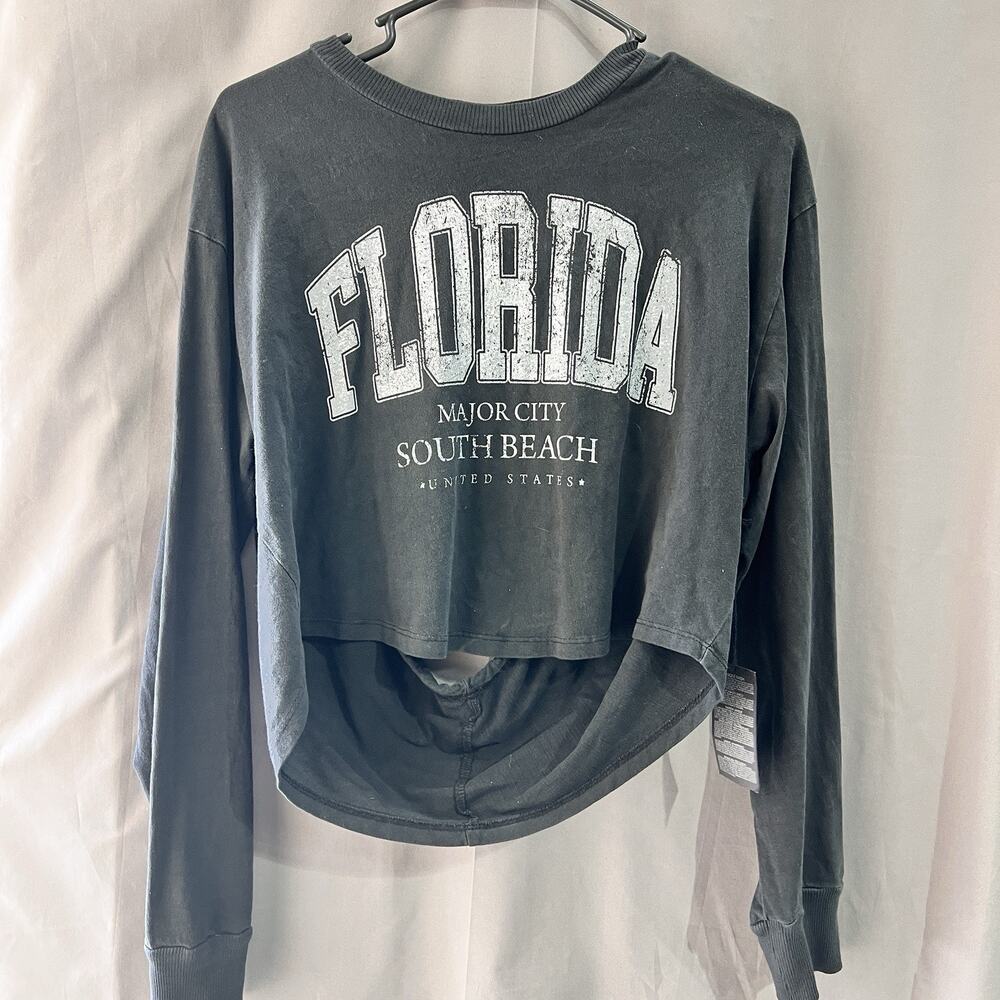 Forever21 long-sleeve crop top sweatshirt featuring "Florida" Size Large TG2165